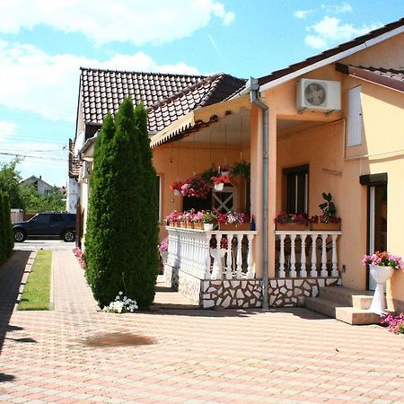 Hotel Radena Arad Esterno foto