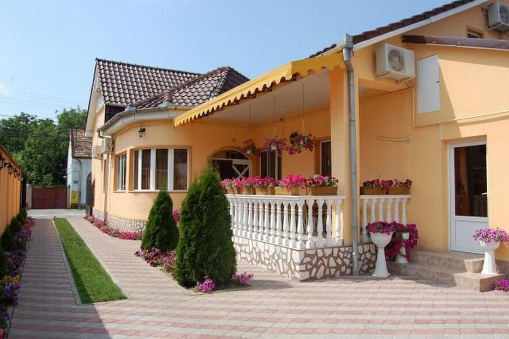 Hotel Radena Arad Esterno foto